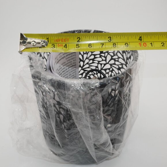 Himalayan Salt Crystal Lamp With Black Metal Holder - Picture 6 of 6